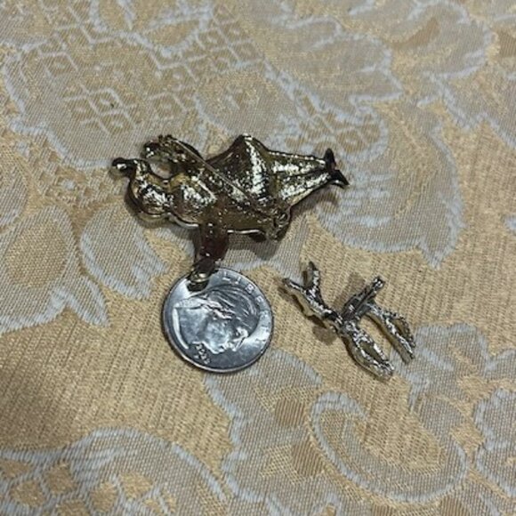 HOLIDAY🎄🎄Santa and Reindeer Vintage BROOCH SET - Picture 5 of 5